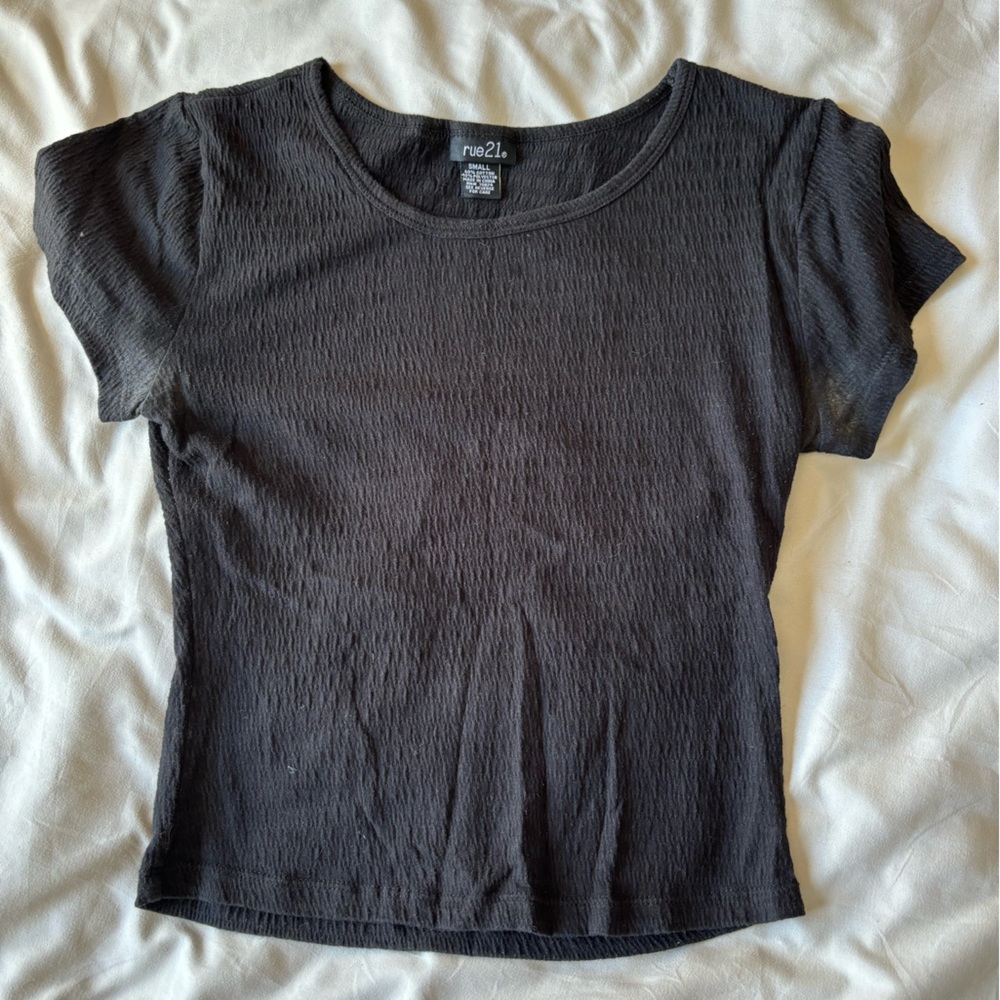 Brand rue21, Size green shirt is M black is S, Color black and green